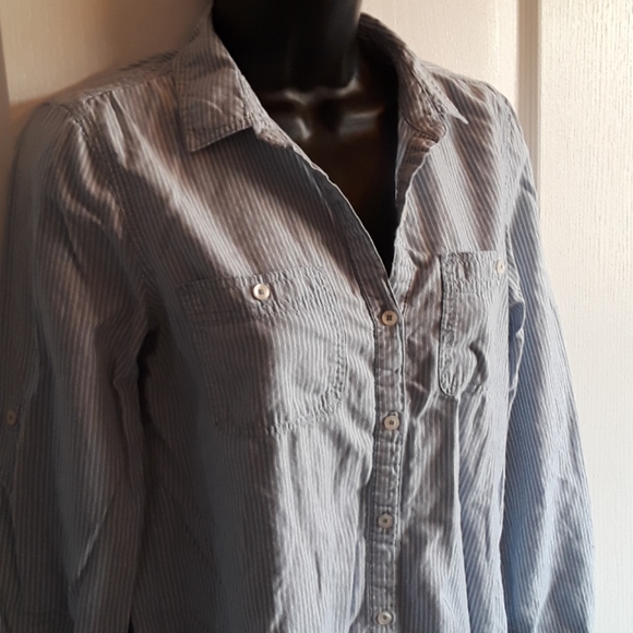 🔥HOT DEAL🔥New Seductions button up striped blouse - Picture 4 of 6